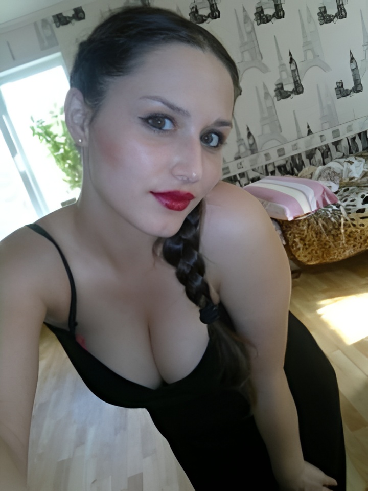 Стелла привлекальеная девушка из Геленджика цена от 10000 руб