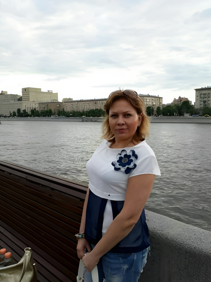 Виктория привлекальеная девушка из Геленджика цена от 1500 руб