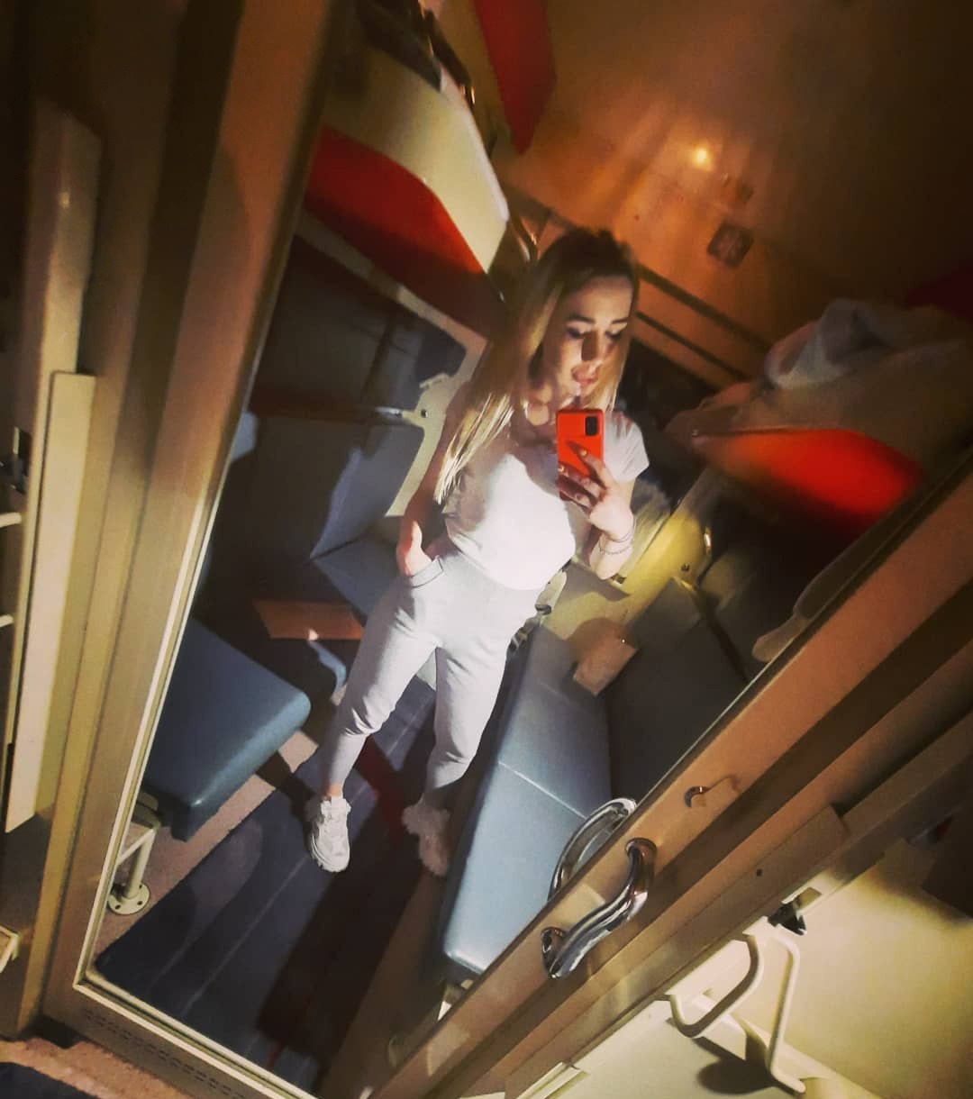 Надежда привлекальеная девушка из Геленджика цена от 3500 руб