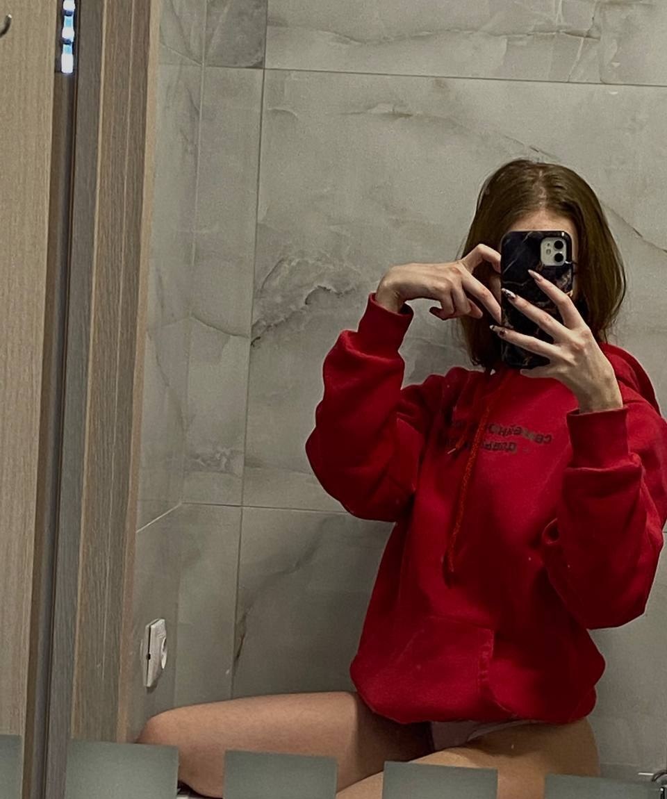 Надя привлекальеная девушка из Геленджика цена от 3000 руб