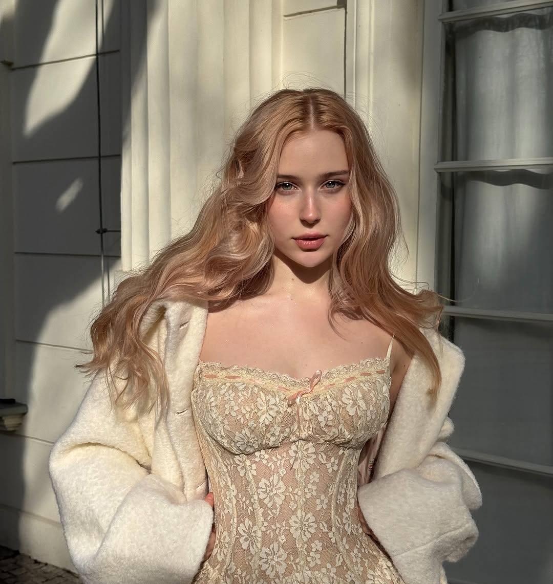 Рита привлекальеная девушка из Геленджика цена от 7000 руб