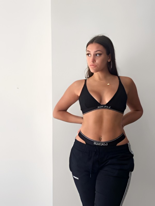 Агата привлекательная девушка из Геленджика цена от 10000 руб