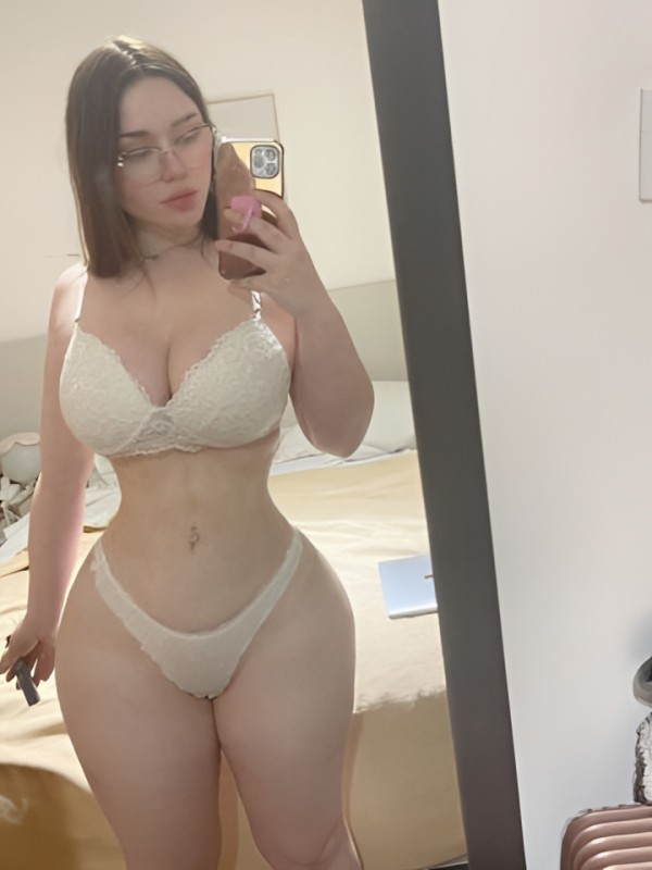 Стефания привлекательная девушка из Геленджика цена от 2500 руб