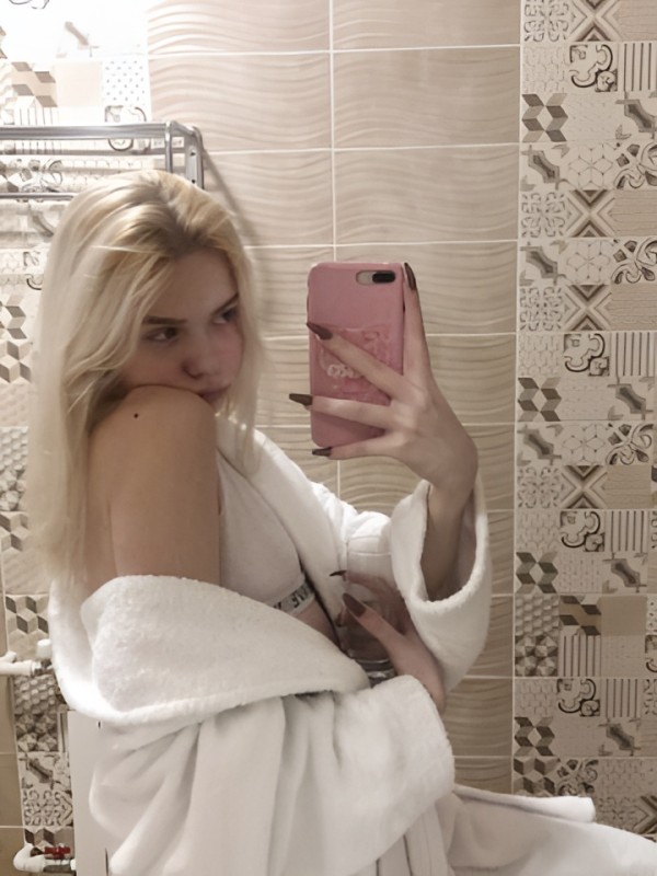 Юля привлекательная девушка из Геленджика цена от 4000 руб