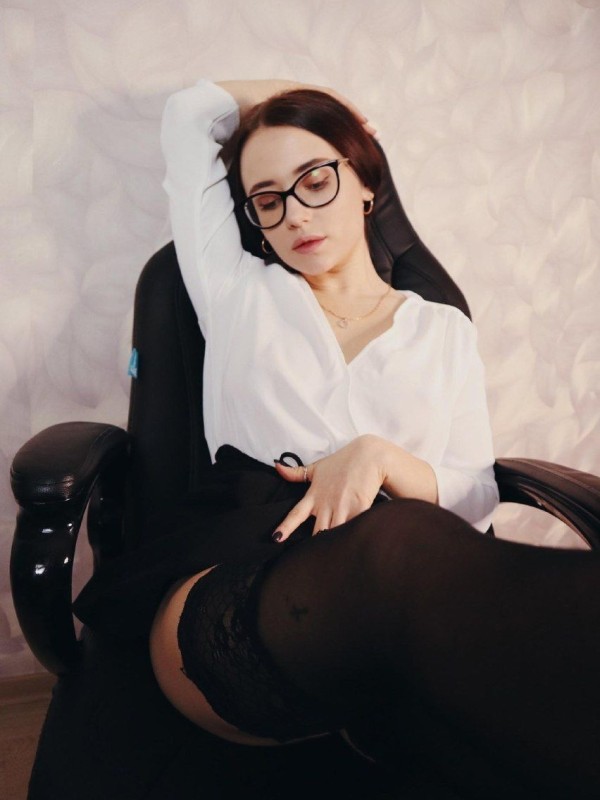 Яночка привлекательная девушка из Геленджика цена от 3500 руб