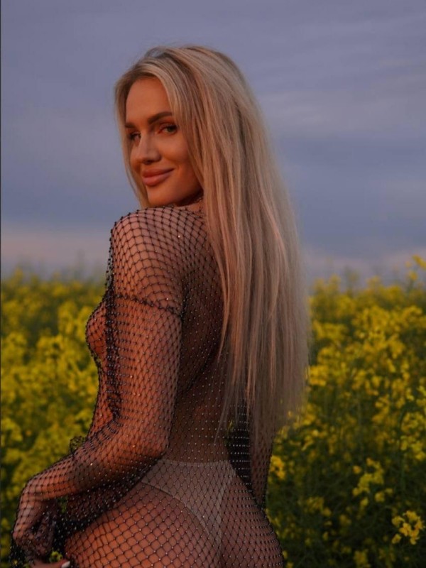 Карина привлекательная девушка из Геленджика цена от 7000 руб